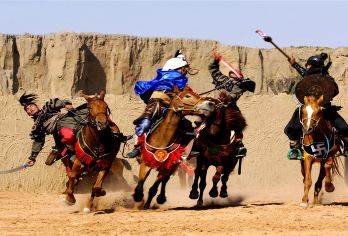 银川一日游【银川沙湖水洞沟一日游小拼团含船票＋北疆天歌演绎】【趣味交通·全程嗨玩：游船/骆驼车/拖拉机，多种特色交通工具轮番体验，让旅途本身就成为风景。】