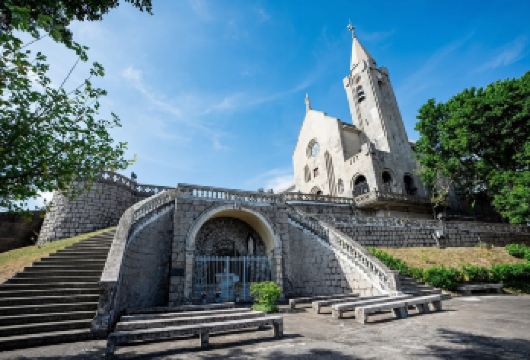 澳门经典游大三巴+巴黎人铁塔+威尼斯人【2-4人起 包车游】【宽敞舒适的车型，优质澳门旅游交通选择！交由专业司机带你游走澳门著名景点，享受一日包车观光之旅～】