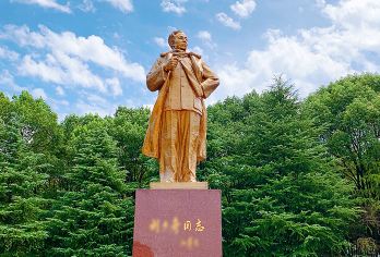 韶山毛泽东铜像+滴水洞+毛同志故居+刘少奇故里一日活动可选小团【[可选20人精品小团]3人起成团，上限20人，小众游轻松更自由，拒绝拥挤嘈杂，长沙市区二环上门接送】