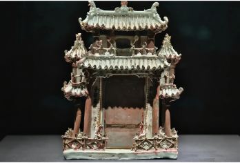 江西省博物馆(新馆)半日游【精品游】【深层次】【小型拼团】【这里是革命的摇篮，是红色的圣地。这里是明清御用的窑口，这里是西江名楼，诞生过滕王阁序的滕王阁。】