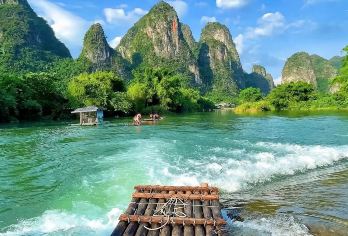 阳朔遇龙河漂流+漓江三星游船+十里画廊+古镇 大巴/8人团【可选（漓江三星船/漓江兴坪竹筏）漓江20元人民币背景，九马画山，+阳朔十里画廊，古镇，遇龙河竹筏】