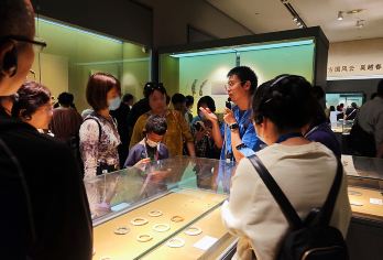 山东博物馆一日游【赠手账·精讲/无线耳麦/精致小团/赠手账】【[VIP小团]120分钟超长讲解，独特视角解读历史，避开人潮，知识体系全面，陪伴式讲解有趣有料】