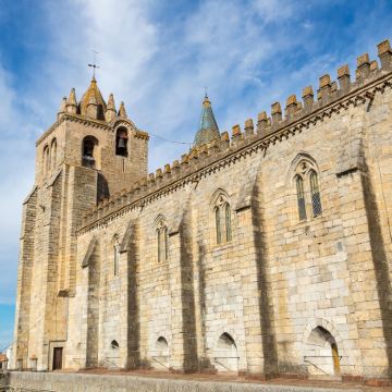 葡萄牙埃武拉大教堂+戴安娜神庙+人骨教堂+希拉尔多广场等之旅