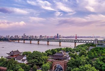 黄鹤楼+湖北省博物馆+粮道街一日游【私家团-睡到自然醒】【[行程特色]VIP一对一包车服务 定制游 不赶行程 无须拼车 自由随心】