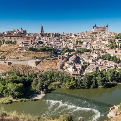 马德里出发：塞哥维亚、阿维拉和托莱多导览一日游