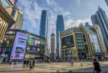 探索重庆精华：个性化定制旅游，带您发现这座城市的奇妙之处【您的私人导游将确保为您提供量身定制的体验，根据您的兴趣和节奏调整行程。 从熙熙攘攘的解放北商业中心到宁静祥和的长江索道，您的私人导游将高效地带您游览这座城市，节省您的时间。 有当地向导会让您的旅程更加精彩。他们会分享一些您在旅游指南中找不到的见解和故事。】