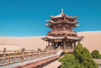 敦煌博物馆+莫高窟+鸣沙山月泉一日游/日间/日落8人团可选【赠行程至前三日免费24小时接机接站服务！立省30元打车费！】