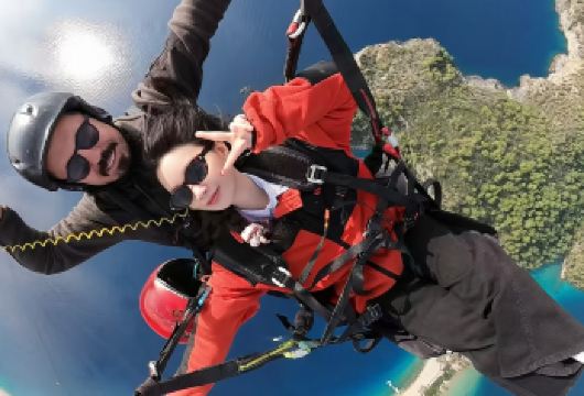 土耳其费特希耶滑翔伞体验【酒店接送/五星基地/可含拍摄】【[滑翔伞]从厄吕代尼兹附近的山顶悬崖起跳，乘着U型伞借助风力滑翔，俯瞰死海，景色令人惊艳。】