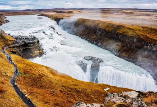 冰岛黄金圈＆秘密温泉一日游（雷克雅未克出发）【参加轻松无忧的巴士之旅，饱览金圈 (Golden Circle) 的迷人风光，并走访秘密潟湖 (Se】