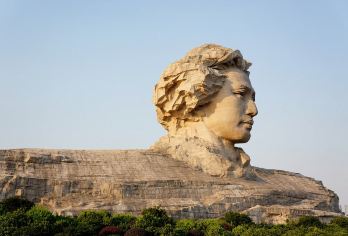 爱晚亭+岳麓书院+湖南博物院+米粉街+橘子洲+湘江游轮一日游【[精致旅行] 2-15人精致小团，只为少数私享家定制，深度走心温度游，小众慵懒慢旅行之选】