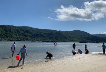 三亚后海村-赶海丨专业教练带队丨亲子互动丨赶海装备丨淡水冲洗【[服务保障]24H在线服务、专业导游全程细心讲解服务、安心出行】
