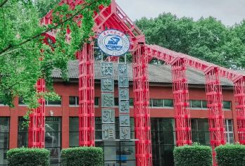 华中科技大学一日游【名校风暴 武汉名校｜本校学子｜3人成团】【当地学子趣味解读校园故事，摒弃走马观花的游览方式】