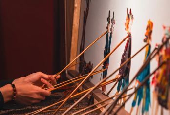 成都博物馆+蜀风雅韵一日游【四川非遗之旅丨赏川剧大型演出】【[四川国旅大品牌·自营源头发团]观看皮影木偶展——影舞万象•偶戏大千，蜀风流千古，雅韵传百年】