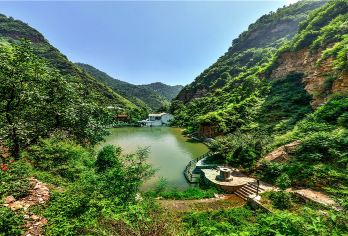 邢台天河山一日游【爱情山心洞免费打卡】【邢台天河山，一幅为爱而生的山水画卷，就在这里，在山、水、天的见证下，留下你们的专属回忆~】