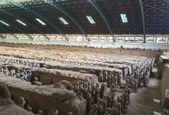 西安兵马俑+华清宫一日游【8人团||人工讲解耳麦】【亮点1: 8人小团.把时间充分用在景区游览上春节和五一，国庆节假日讲解为拼团30-40人大团讲解！】