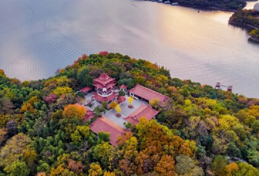 【年年有余•渔悦山水】溧阳天目湖山水园+龙兴岛（船游）一日游【天目湖是常州溧阳人文地标，常州旅游去的景点。】