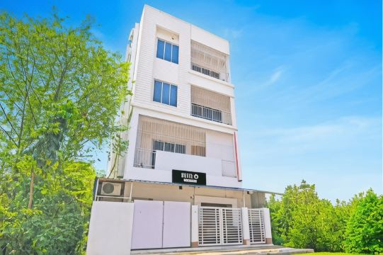 FabHotel New Dream Palace - Near Acropilose Mall and Ruby Hospital