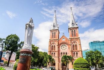 越南胡志明市一日游【统一宫/圣母大教堂/中心邮政局/战争遗迹博物馆/堤岸/巴赫当/西贡河】