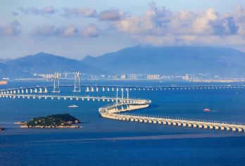 珠海港珠澳大桥游【登港珠澳大桥+蓝海豚人工岛+穿越海底隧道】【[游览三座通航孔桥和海底隧道]】