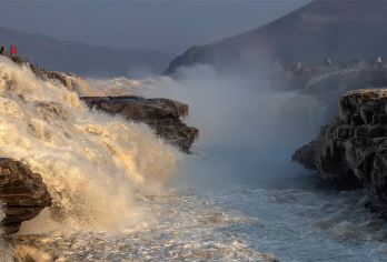 陕西黄河壶口瀑布+黄帝陵一日游【西安往返/包车游/上门接送】【西安三环内酒店上门接送，省去倒车劳累】