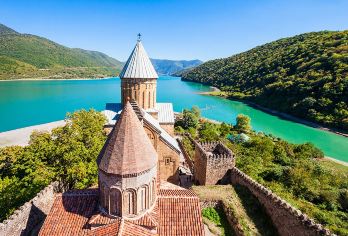 卡兹别克山+阿娜努里要塞+三一教堂日游【一人可订+天天出发】【@参观Gudauri，Ananuri，Trinity Church，Kazbegi，Zhinvali】