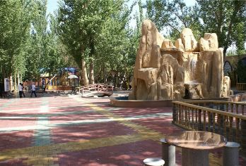 新疆吐鲁番+坎儿井+火焰山+库木塔格沙漠一日游【当地小车团】【[精选景点]打卡地表超高温度的火焰山、地下运河坎儿井、与城市零距离接触的库木塔格沙漠】