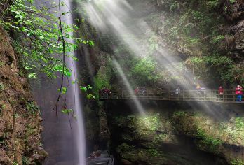 恩施大峡谷一日游【◆指定酒店接◆云龙地缝+七星寨景区】【游在恩施：绝壁环峰从，地缝接飞瀑；万米绝壁画廊、千丈飞瀑流芳、百座独峰矗立 ；】