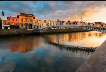 【都柏林中文服务】来一场爱尔兰之眼的向导贴心徒步旅行【从奥康奈尔桥出发，饱览利菲河的壮丽景色和都柏林的蓬勃生机】