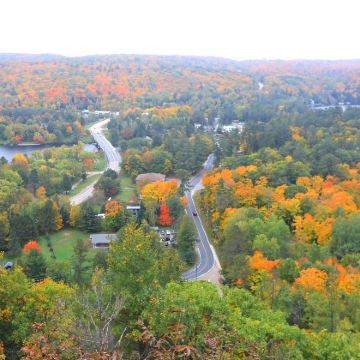 私家定制包车一日游 ：深度畅游阿岗昆公园—瀑布与森林探险