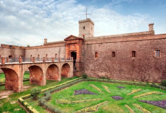 西班牙巴塞罗纪念斗牛场+不和谐街区+西班牙广场+蒙锥克山公园【了解巴塞罗那斗牛历史，欣赏历史遗迹以及美景。】