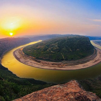 老牛湾黄河大峡谷旅游区+昭君博物院一日游【包车游/上门接 】