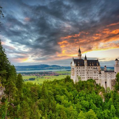 英/中文 德国新天鹅堡+上阿默高+林德霍夫宫/维斯教堂一日游