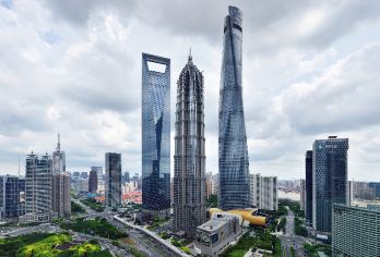 经典观光1日：上海中心+玉佛寺+豫园城隍庙+外滩+黄浦江夜游【覆盖上海经典景区：中国传统文化集中体现：儒家、佛教、道教；赏中国四百年历史古典园林。】