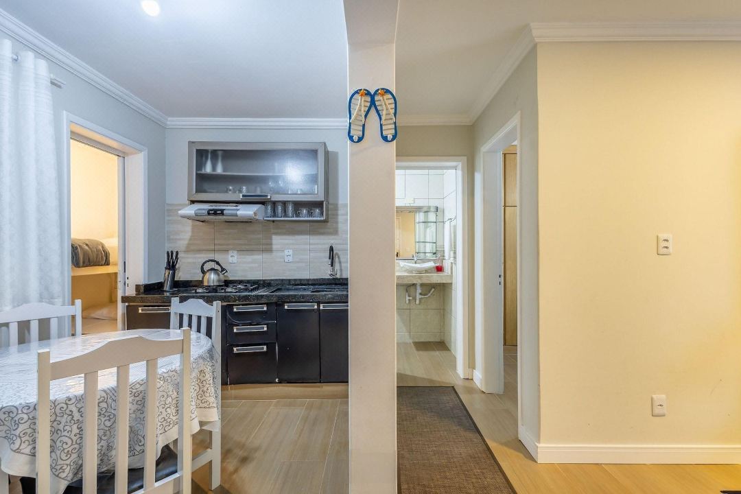 Functional Apt 120m from the Beach in BC | Cip0302
