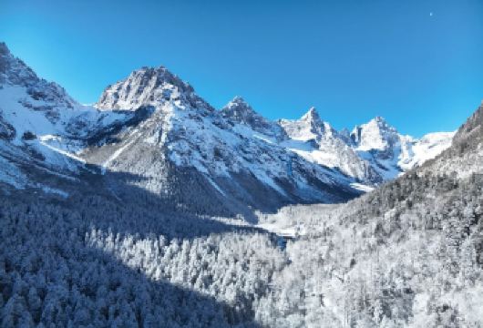 毕棚沟+蓝眼泪一日游【2-8人潮玩追光之旅 纯玩精品小团】【[毕棚留影]赠送藏服旅拍+团队航拍vlog】