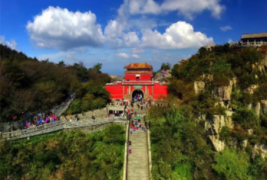 泰山祈福+岱庙一日游【天天发班，专业导游深度讲解泰山祈福文化！赠送祈福平安带！】