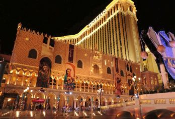 美国拉斯维加斯黑帮博物馆+贝拉吉欧温室植物+百乐宫喷泉1日游【[绝色风光]一路饱览山海画卷！各地标盛景无缝衔接！帧帧皆壁纸，随手拍都是大片质感！】