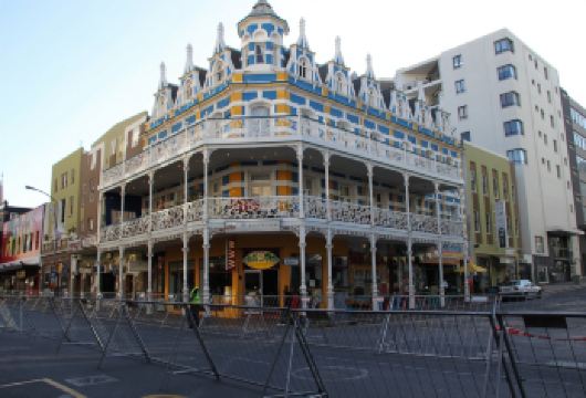 【南非开普敦包车一日游】绿市广场+长街+开普敦大学+酒庄【历史与现实的碰撞，体验开普敦的厚重历史与半山海景的惬意风情】