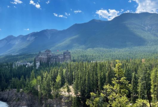 加拿大卡尔加里-班夫镇-路易丝湖村【中文包车自由行】【中文专车出行，行程自己定义，无需等待，专属贴心服务，尽享惬意旅程】