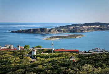 旅顺潜艇博物馆+白玉山景区+军港一日活动【私家团|上门接送】【特色旅行路线：巡航模拟体验；钓鱼岛巡航护岛。我们开车直达白玉山，不换乘，不爬山，俯瞰旅顺全貌和军港】