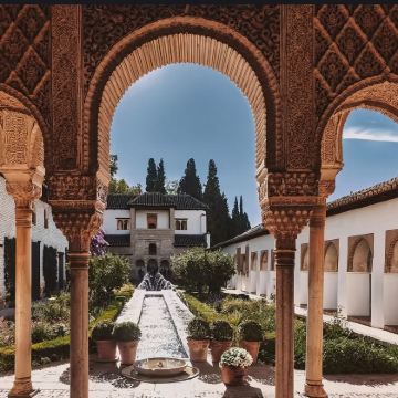 塞维利亚出发·【格拉纳达跟团一日游】｜打卡阿尔罕布拉宫