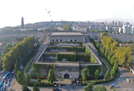 10人小团丨南京总统府+南京博物院+中华门（赠送城墙博物馆）【[小团深度体验] 10人小团保障品质，告别走马观花，享受充足时间深度品味每个景点。】