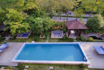 惠州南昆山养生谷7房13床温泉泳池别墅+KTV+烧烤+泡池【别墅内带共用泳池+温泉入户+KTV+烧烤，配套设施齐全，足不出户畅玩别墅。】