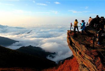 太白山国家森林公园一日游【精品小团打卡秦岭深处 观云海翻腾】【登顶秦岭主峰 尽情领略秦岭之巅的神奇风光，感受长江，黄河分水岭的浩瀚。】