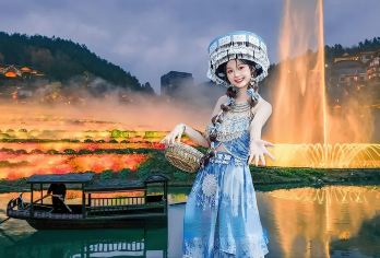 贵州遵义贵州乌江寨国际旅游度假区一日游【看灯火星河|纯玩】【特色建筑与景观：黔北特色吊脚楼沿乌江错落分布，与廊桥、梯田构成唯美山水画卷，步步皆景，随手一拍大片。】