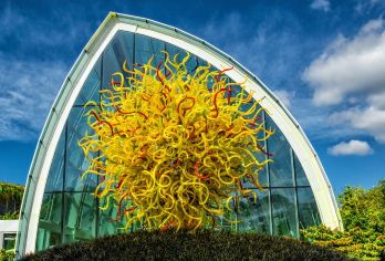 西雅图一日游：派克市场+太空针塔+奇胡利玻璃园+华盛顿大学【[费用包含]一站全包服务-无需支付司机小费-餐费-过路费（不包含门票+导游费用）-包车时长10小时】