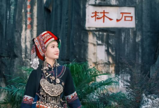 昆明石林风景区一日游【二环内上门接+6人内小团+10点出发】【[匠心品质]无任何隐形消费，含往返车费+石林门票+电瓶车(含电瓶车套餐)~】