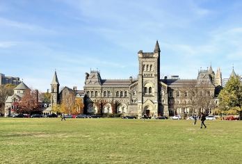 加拿大多伦多市区+红河国家城市公园日游【中文专车-舒适纯净】【中文专车出行，景点灵活调整，打卡经典，游玩自己定义，无需等待，专属贴心服务，尽享惬意旅程】