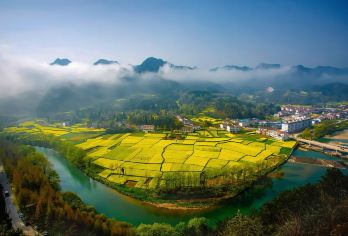 汉中油菜花勉县龙湾+诸葛古镇+奇袭关中石门栈道2-6人小团【1.[2-6人小团]严选安全舒适车辆，当地老司机保驾护航，旅途更舒适，享受自在美好旅行。】