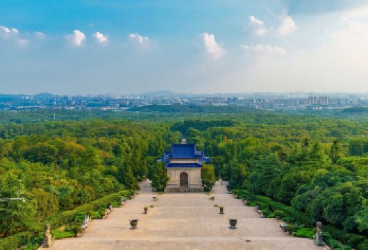 精致团丨南京总统府+牛首山+中山陵景区+美龄宫+夫子庙【[金陵精选]打卡浪漫梧桐大道，总统府、中山陵、美龄宫寻民国故事，网红牛首山深度！】